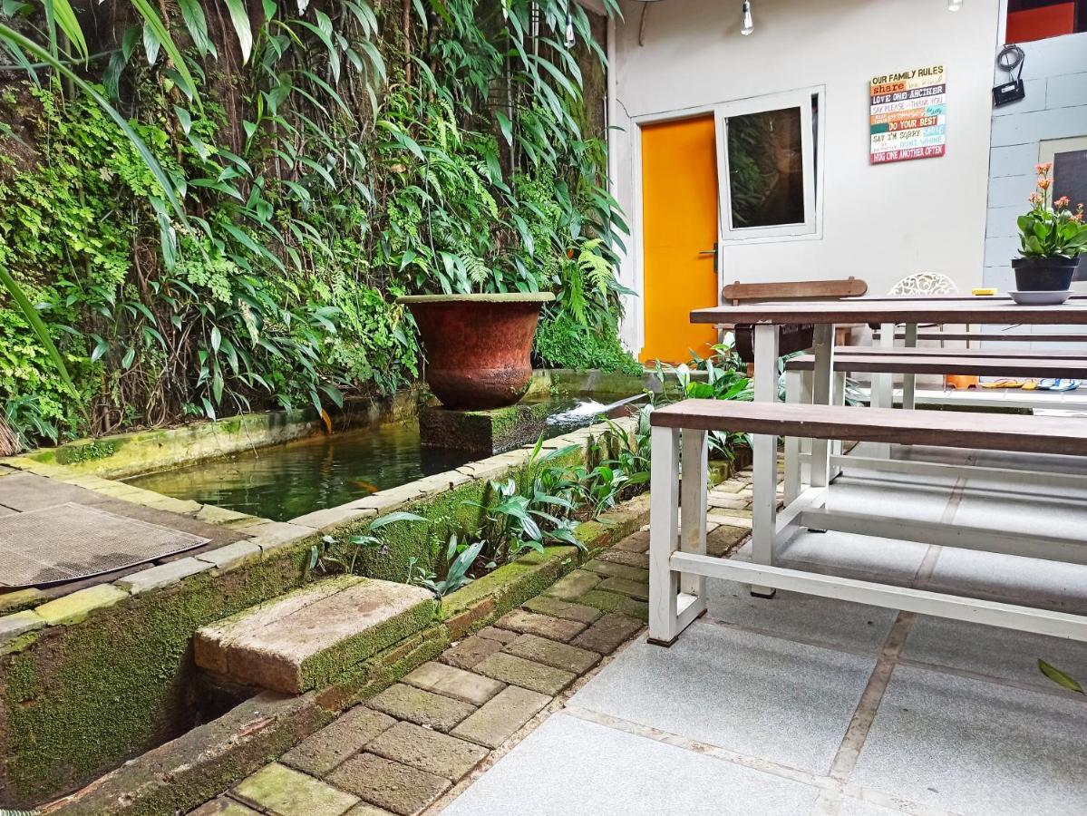 Jeng Tini Guest House Bogor Eksteriør bilde